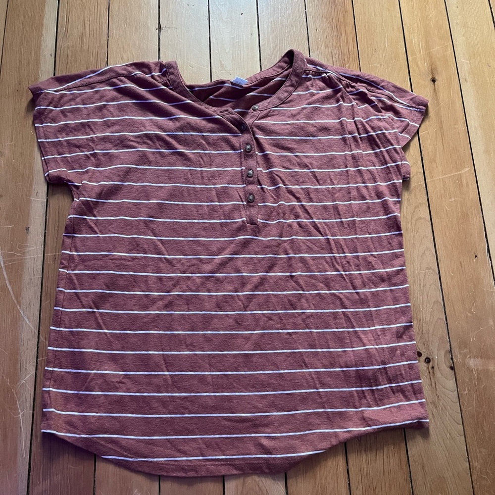 burgundy old navy shirt